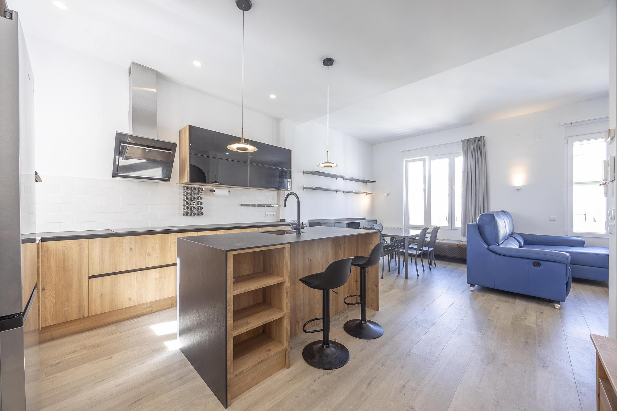 living - 107m² apartment for rent in Ruzafa, Valencia - gallery thumbnail - 1