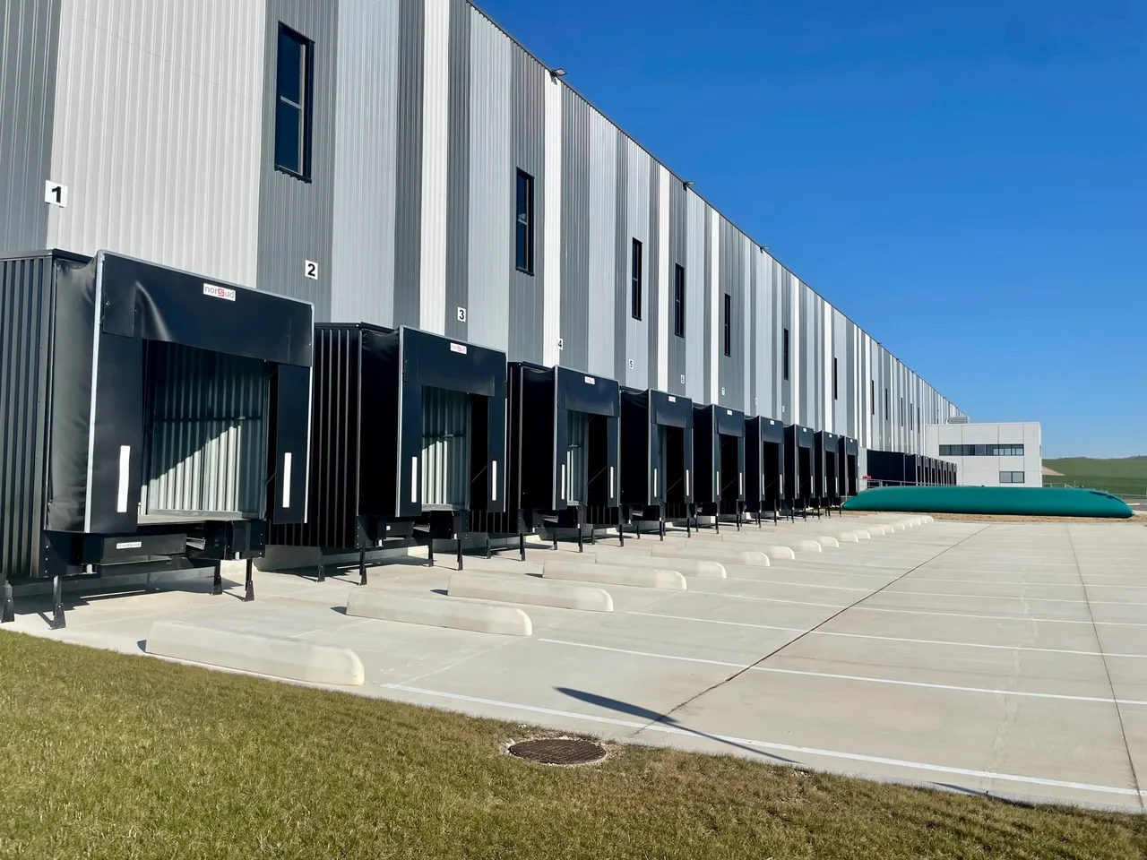 logistics - Logistics Warehouse For Rent - gallery - 3