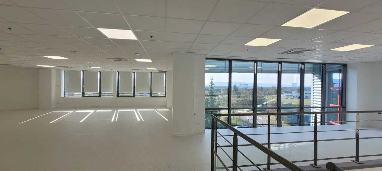 logistics - Logistics Warehouse For Rent - gallery - 4