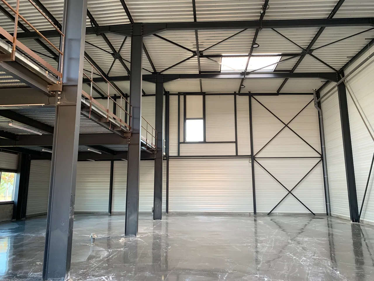 logistics - Light Industrial Premises / Offices For Sale - gallery - 2