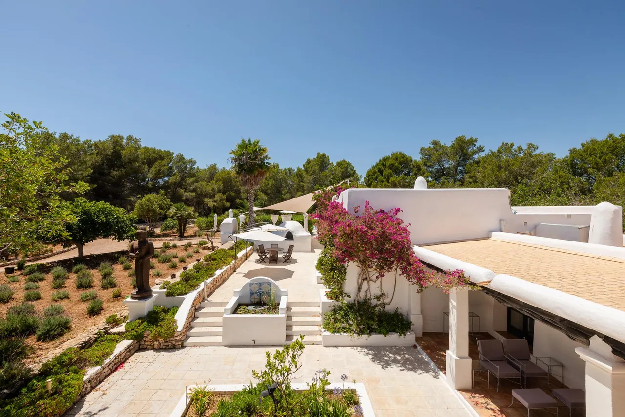 living - 390m² country house for sale in Santa Eulalia - gallery - 2