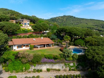 living - Casa / villa de 698m² en venta en Cabrera de Mar, Barcelona - featured