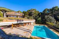 living - 617m² house / villa for sale in Premià de Dalt, Barcelona - gallery thumbnail - 3