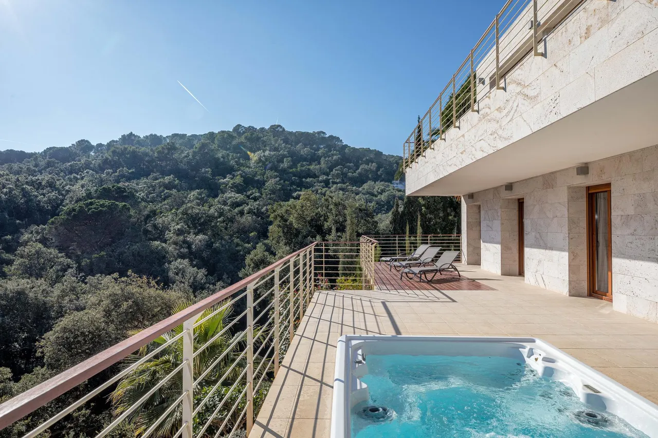 living - 300m² house / villa for sale in Tossa de Mar, Costa Brava - gallery - 2