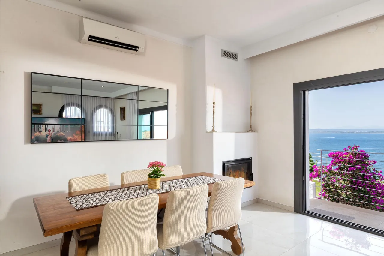 living - 215m² house / villa for sale in Bay of Roses, Costa Brava - gallery - 8