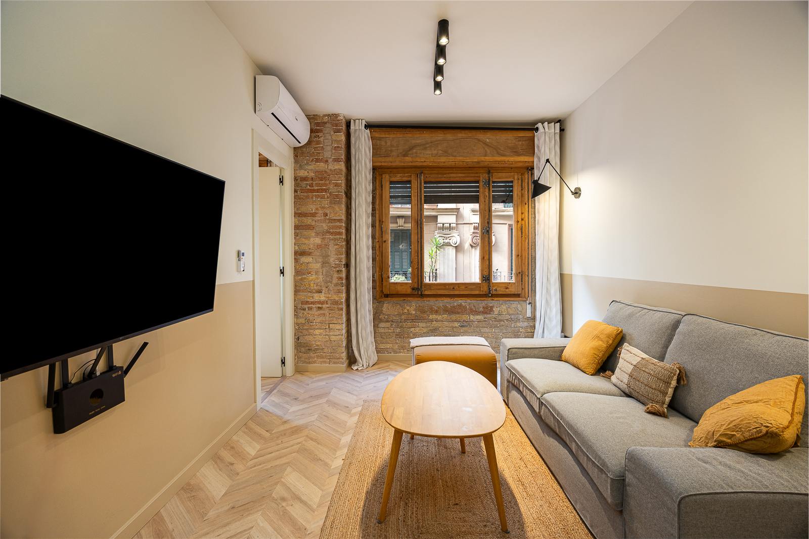 living - Piso de 78m² en venta en El Raval, Barcelona - gallery thumbnail - 1