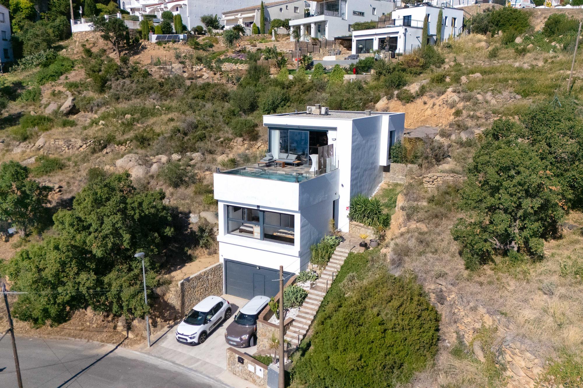 living - 219m² house / villa for sale in Bay of Roses, Costa Brava - gallery thumbnail - 5