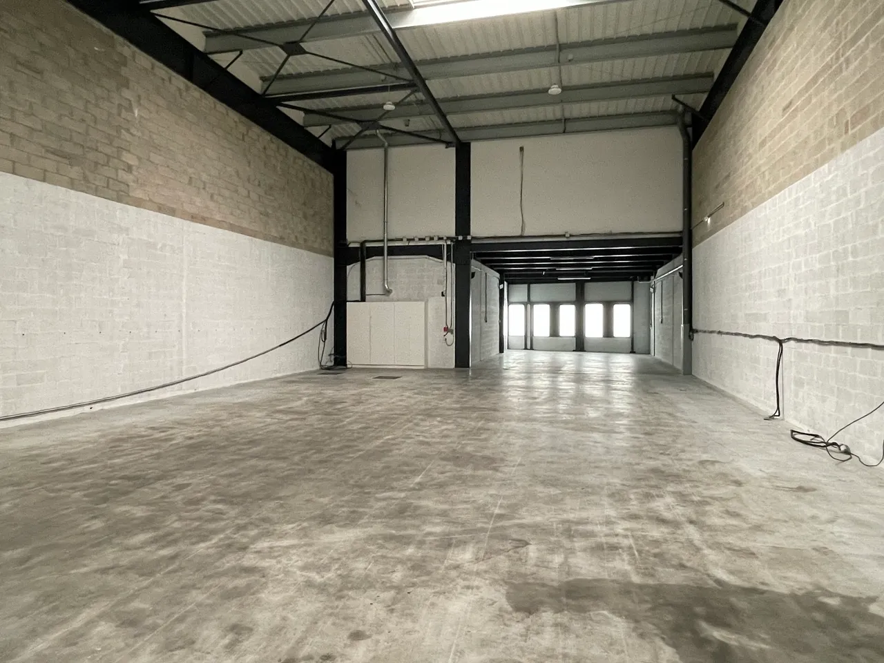 logistics - Local d’activités À Louer - gallery - 5
