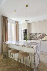 living - 91m² apartment for rent in Malasaña, Madrid - gallery thumbnail - 9