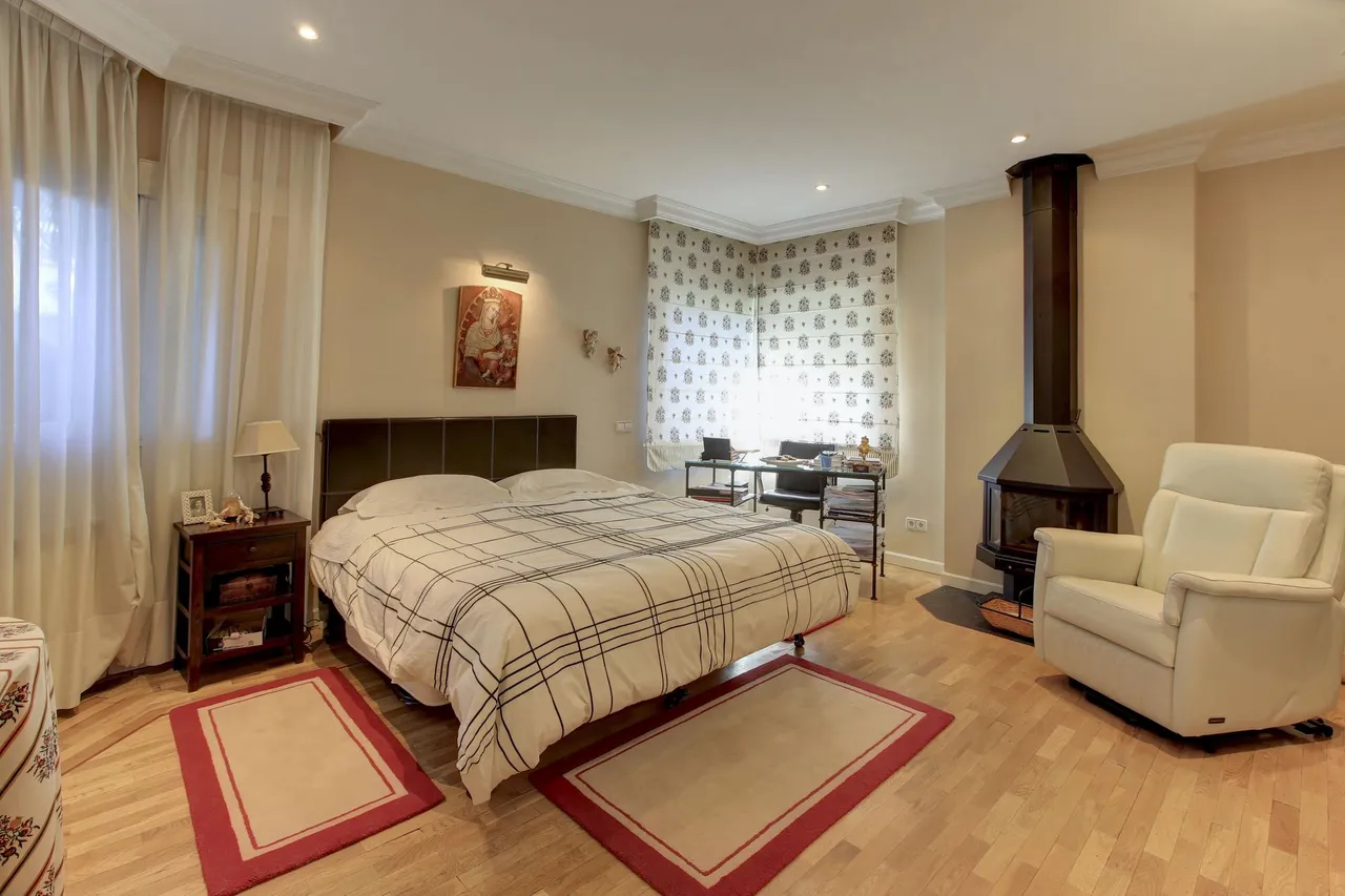 living - 750m² house / villa for sale in Mirasierra, Madrid - gallery - 4