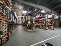 logistics - Activités / Bureaux À Louer - gallery thumbnail - 2