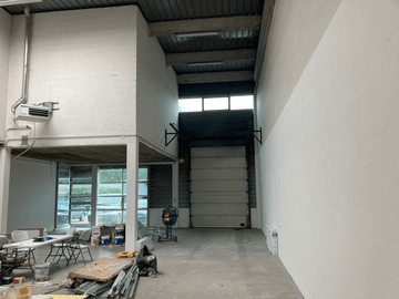 logistics - Activités / Bureaux À Louer - featured