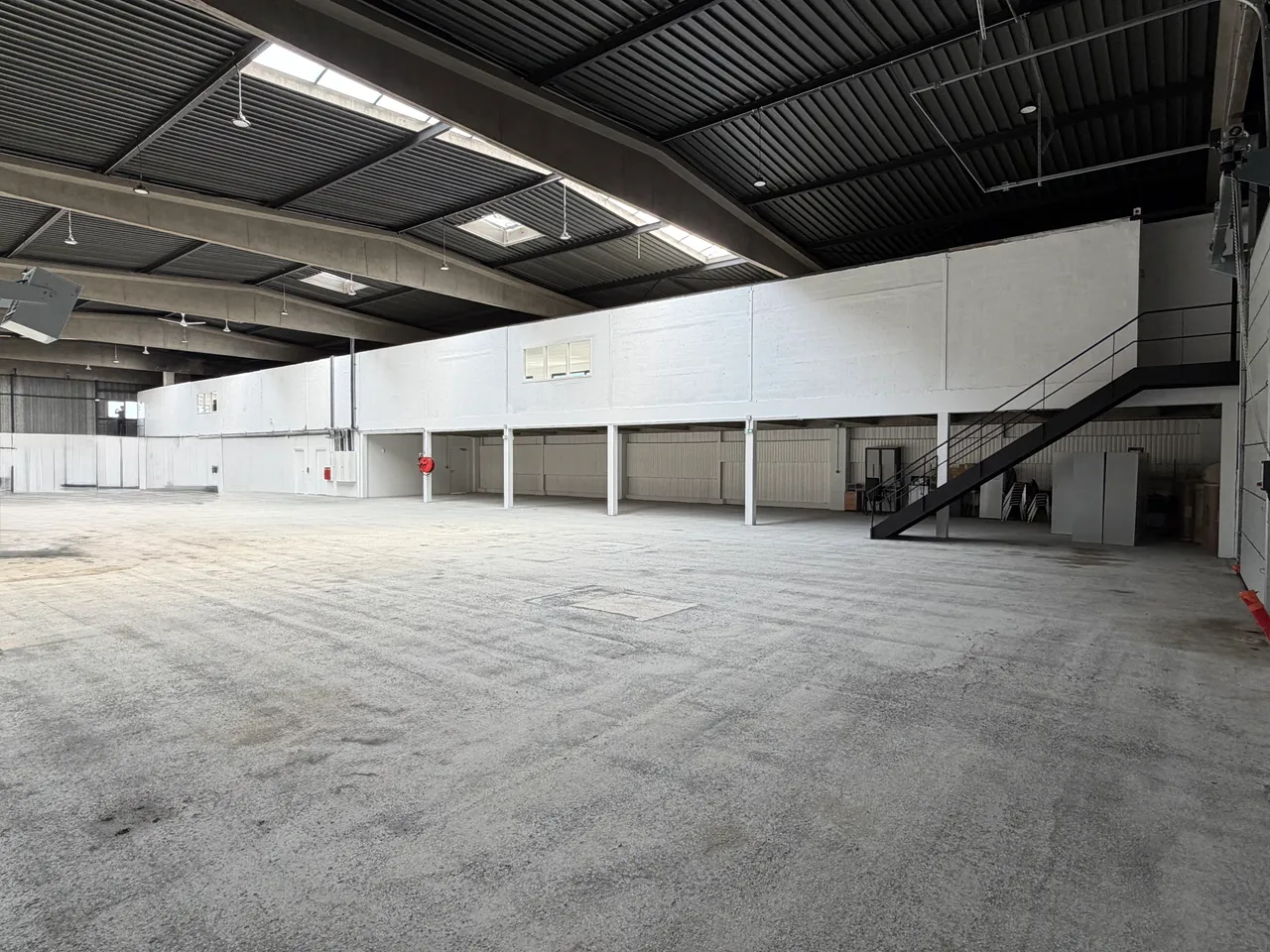 logistics - Warehouse / Offices For Rent - gallery - 8