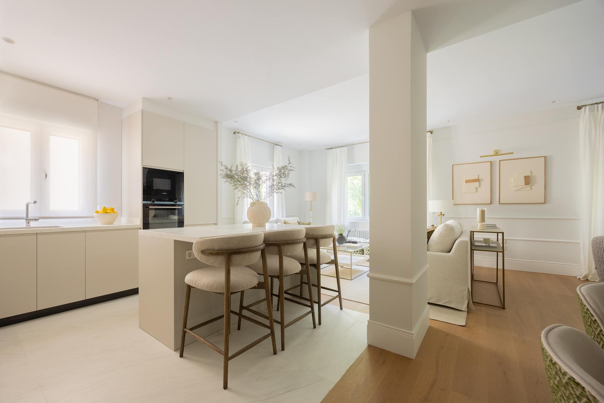 living - Piso de 213m² en venta en Recoletos, Madrid - gallery thumbnail - 4