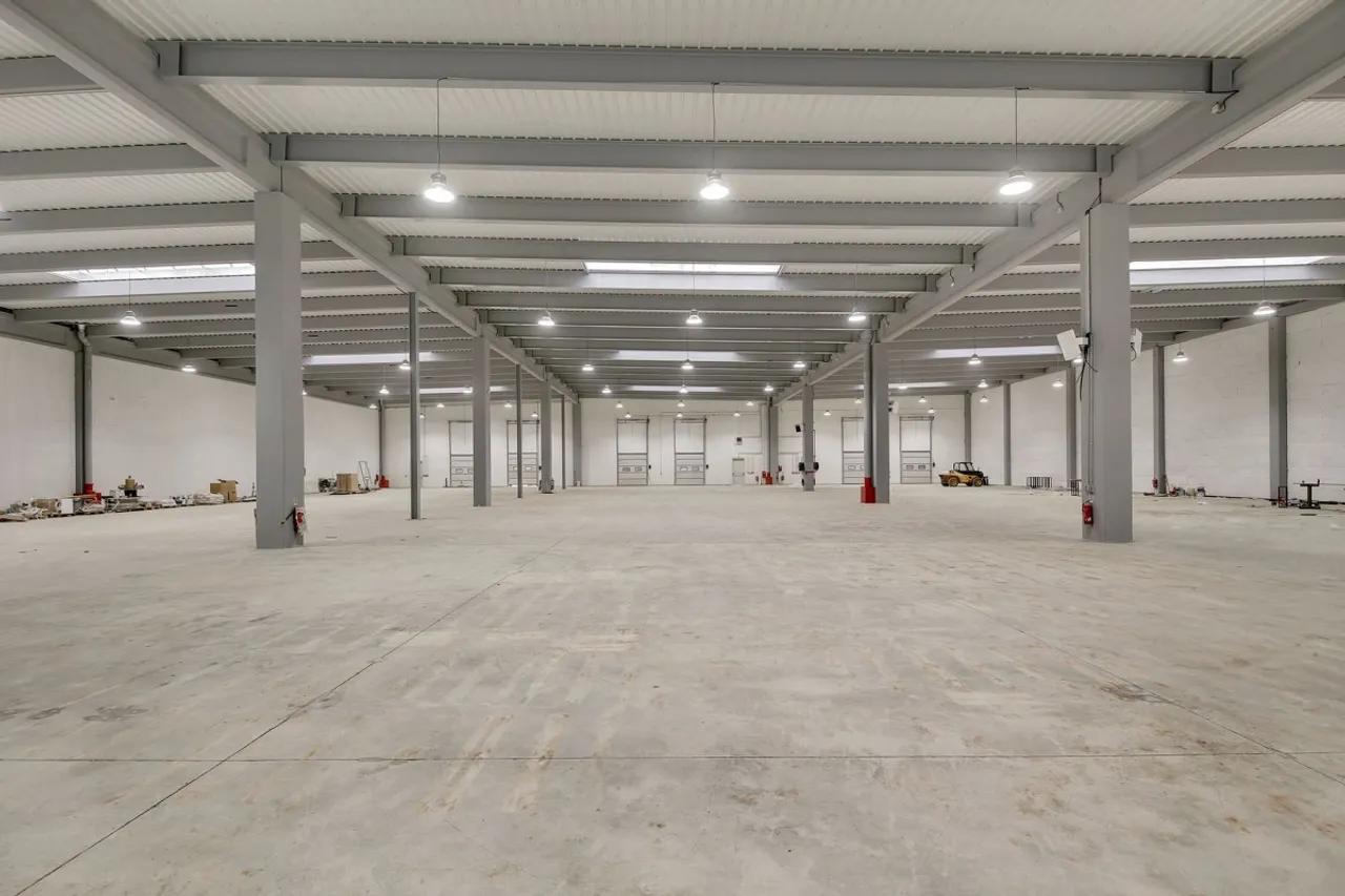 logistics - Light Industrial Premises / Offices For Rent - gallery - 4