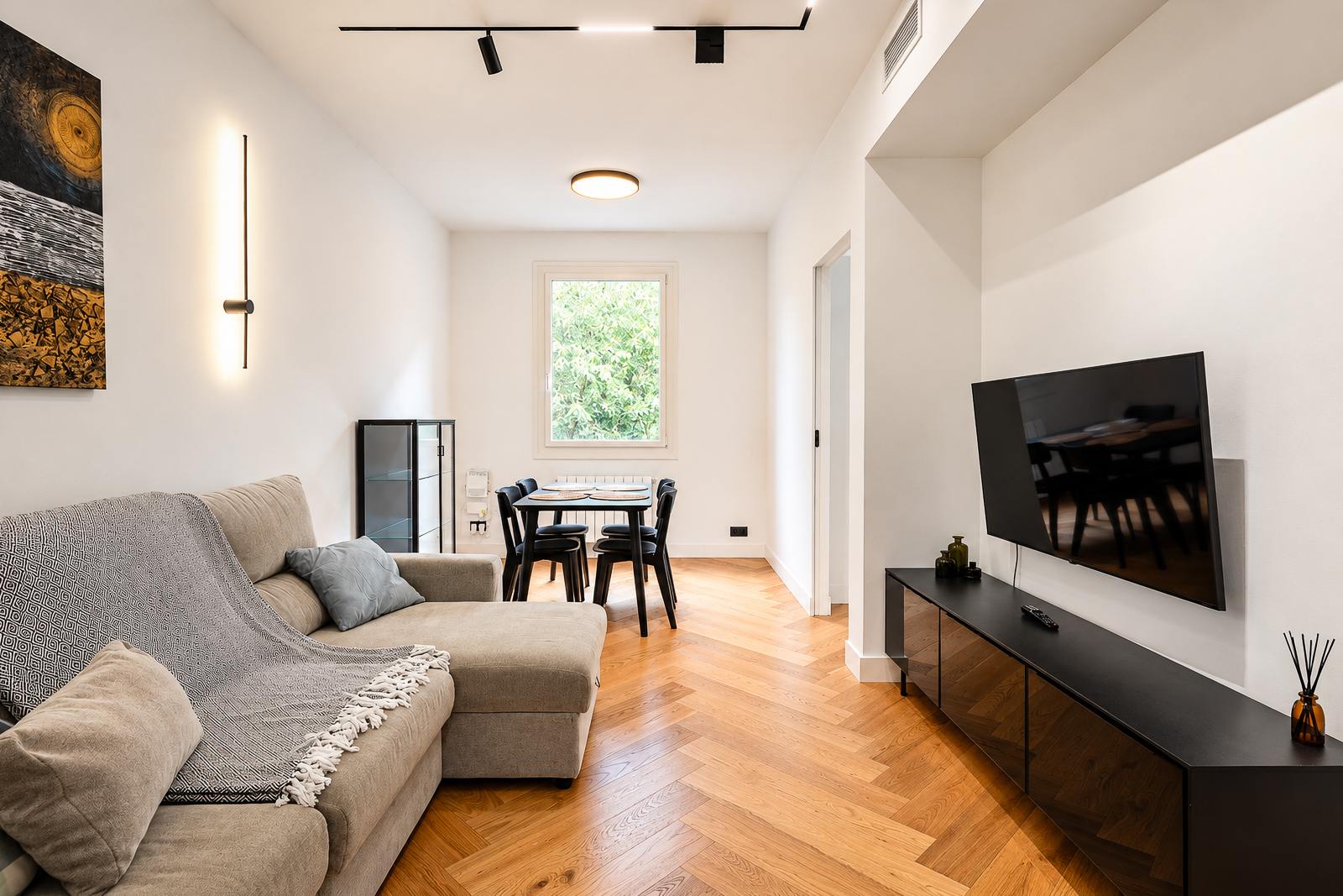 living - Piso de 66m² en venta en Eixample Derecho, Barcelona - gallery - 2