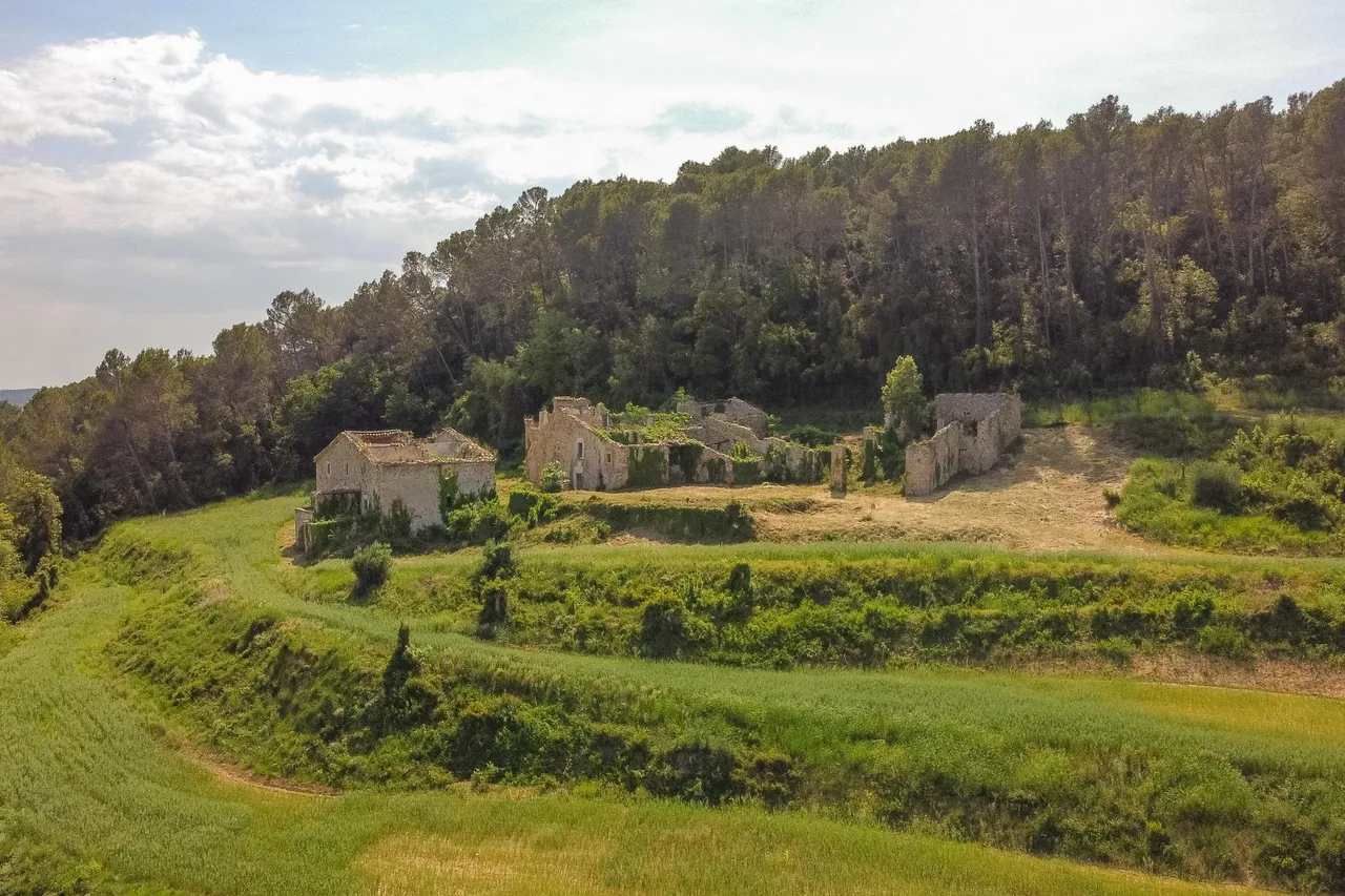 living - Casa rural de 1,300m² en venta en Alt Empordà, Girona - gallery - 10