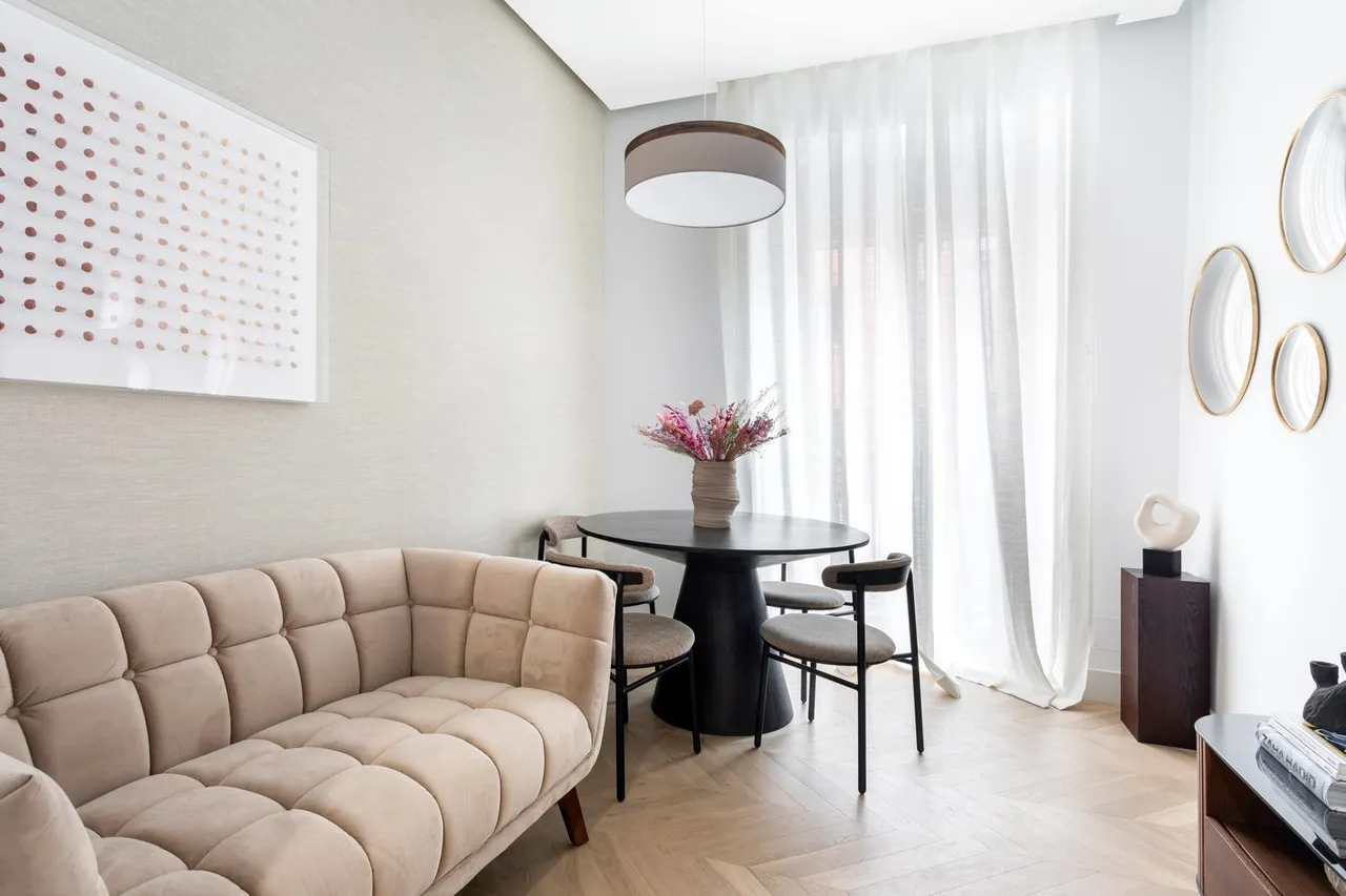 living - 73m² apartment for sale in Trafalgar, Madrid - gallery - 3