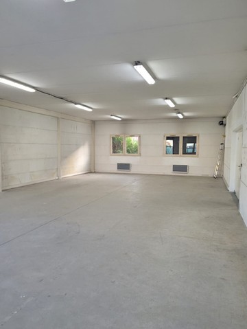 logistics - Activités / Bureaux À Louer - featured