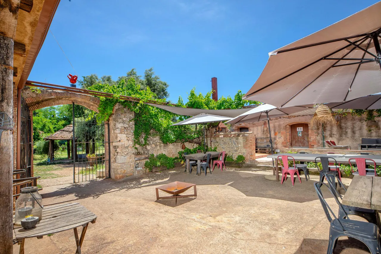 living - Casa rural de 1,385m² en venta en Baix Empordà, Girona - gallery - 4