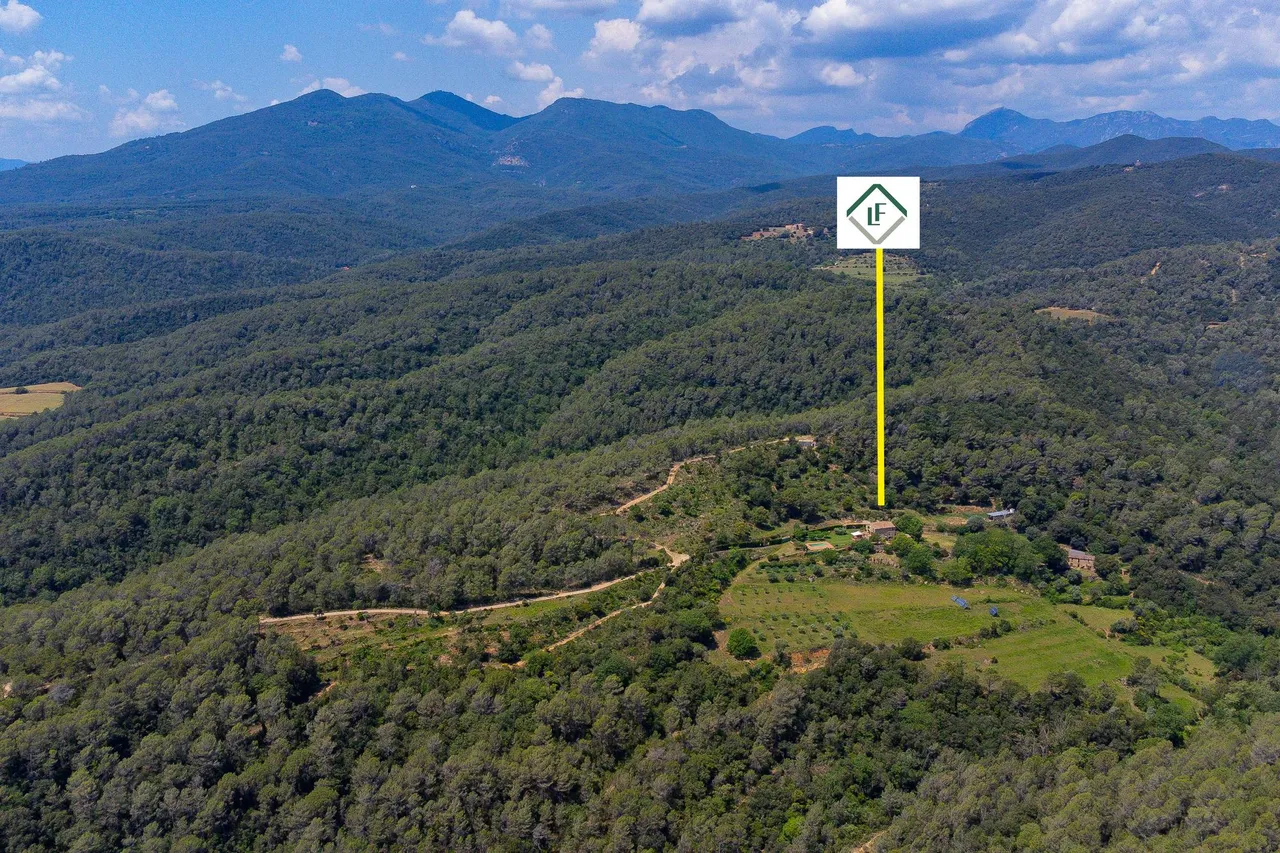 living - Casa rural de 322m² con 3,000m² de jardín en venta en Alt Empordà - gallery - 5