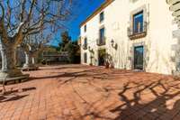 living - Castillo en venta en la costa de Barcelona - gallery thumbnail - 3