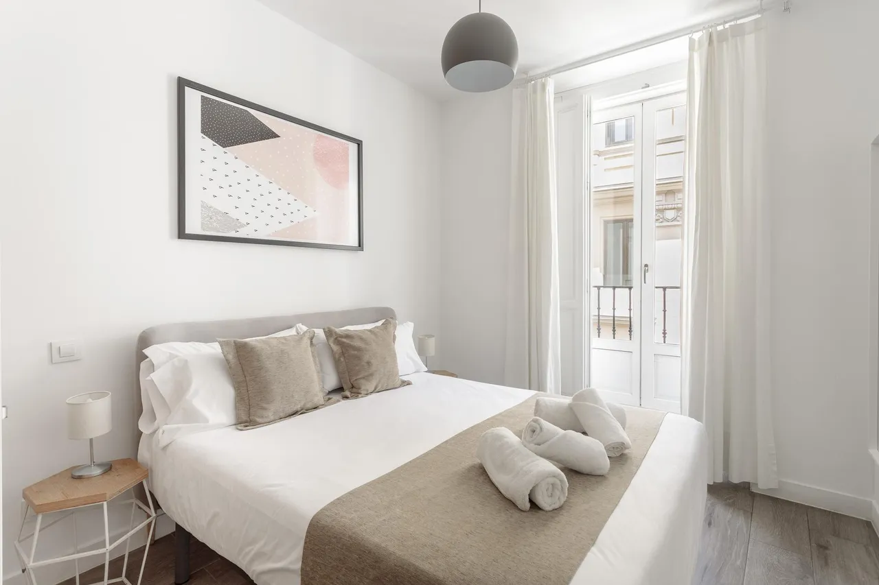 living - Piso de 55m² en alquiler en Sol, Madrid - gallery - 6