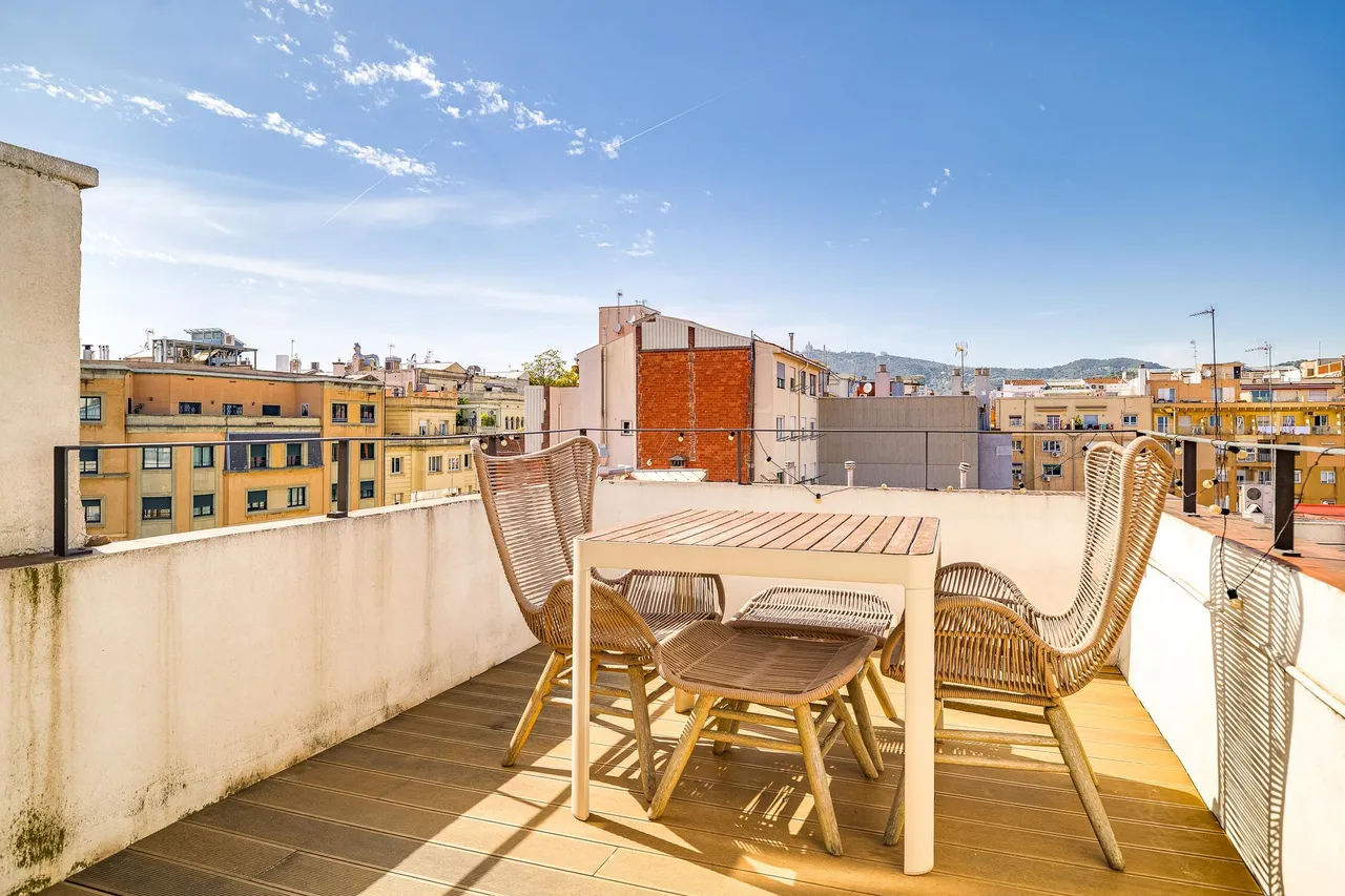 living - Ático de 81m² con 44m² terraza en venta en Eixample Derecho - gallery - 3