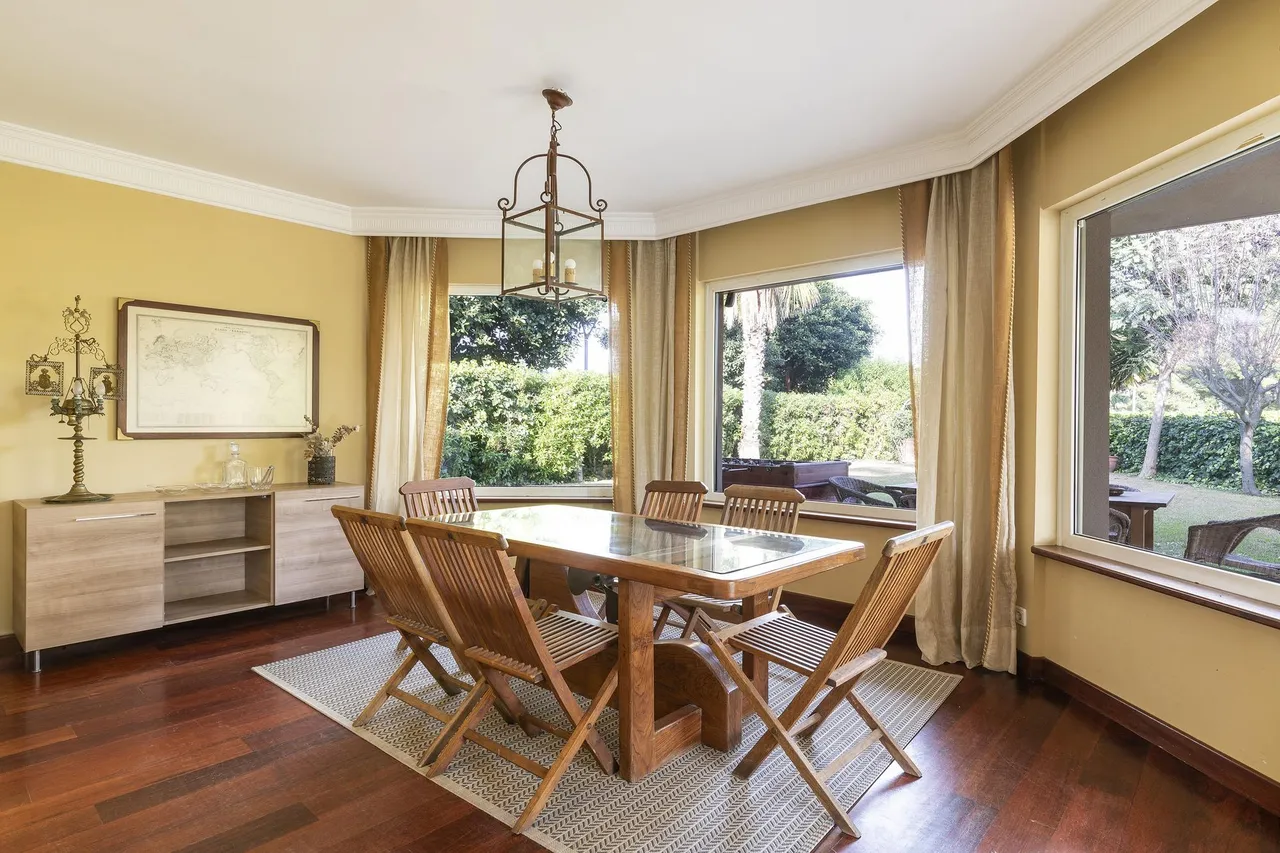 living - Casa de 600m² en venta en Terramar, Barcelona - gallery - 9