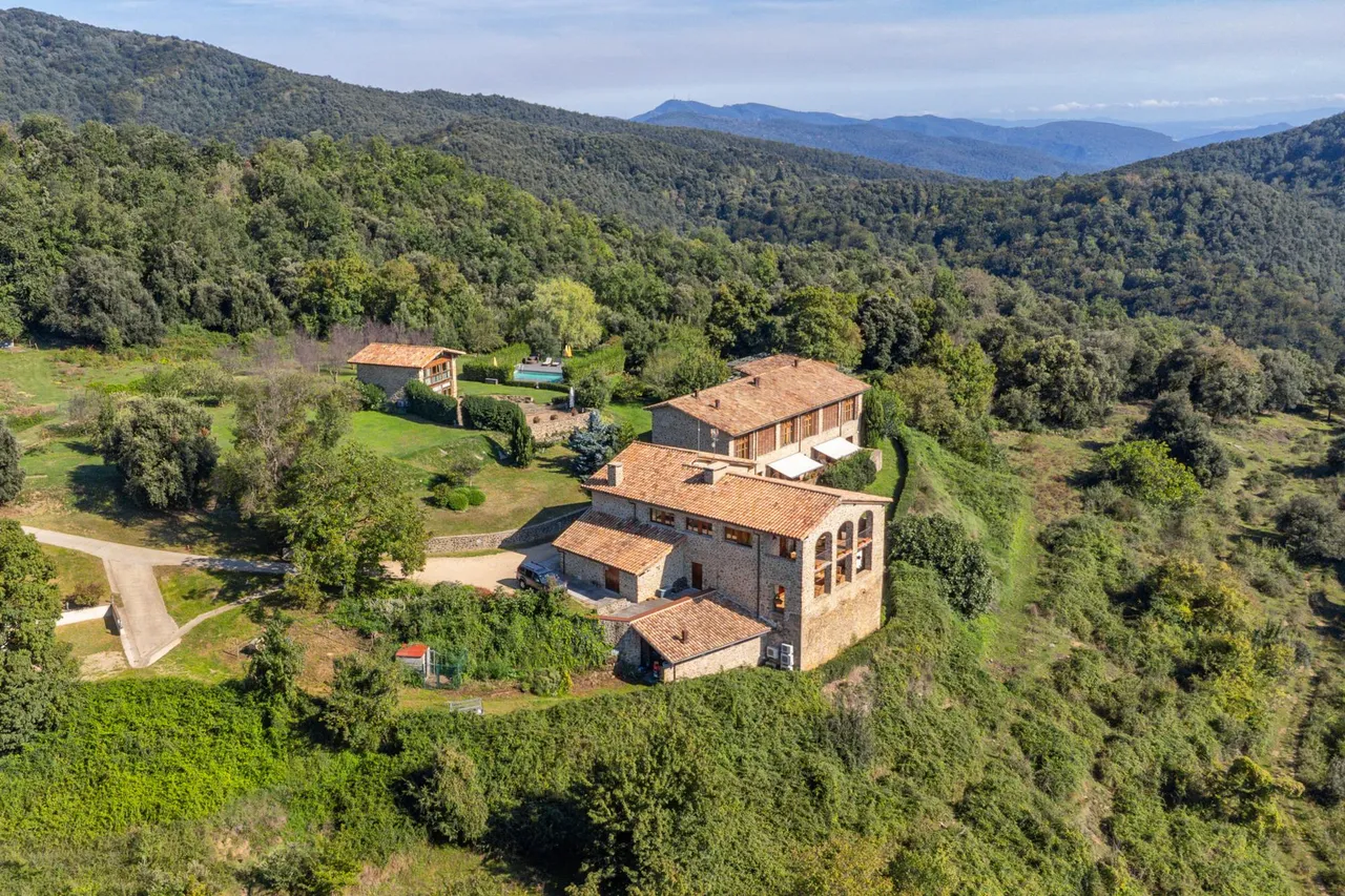 living - Hotel de 1,686m² en venta en La Garrotxa, Girona - gallery - 4