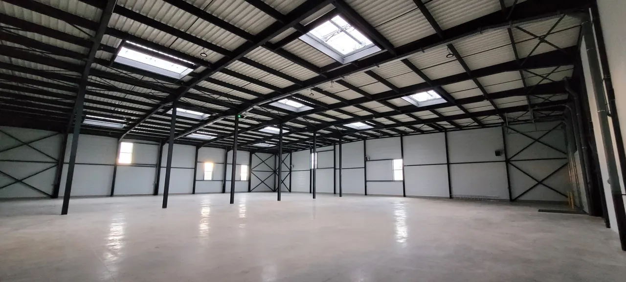 logistics - Warehouse / Offices For Rent - gallery - 2