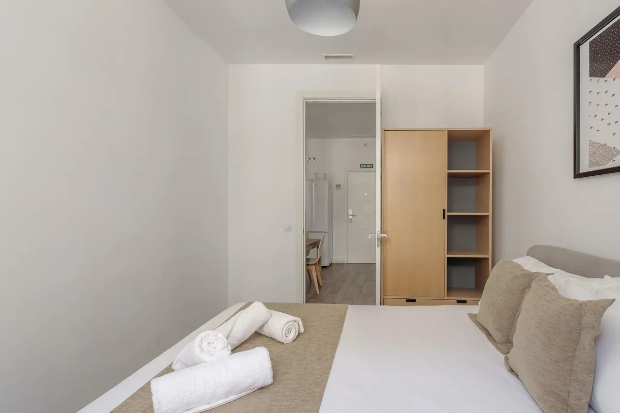 living - Piso de 55m² en alquiler en Sol, Madrid - gallery - 9