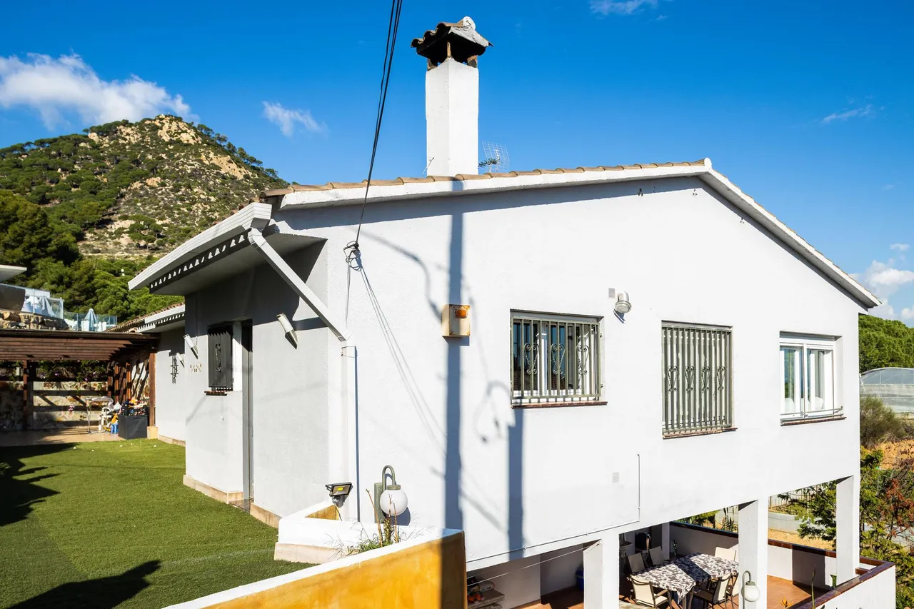 living - 343m² house / villa for sale in Cabrils, Barcelona - gallery - 5