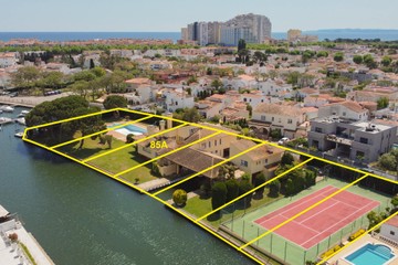 living - 500m² plot for sale in Empuriabrava, Costa Brava - featured