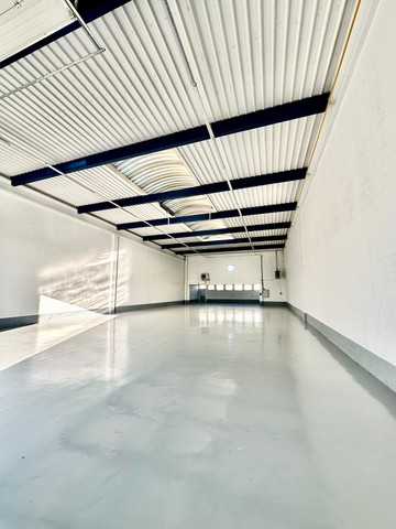 logistics - Activités / Bureaux À Louer - featured
