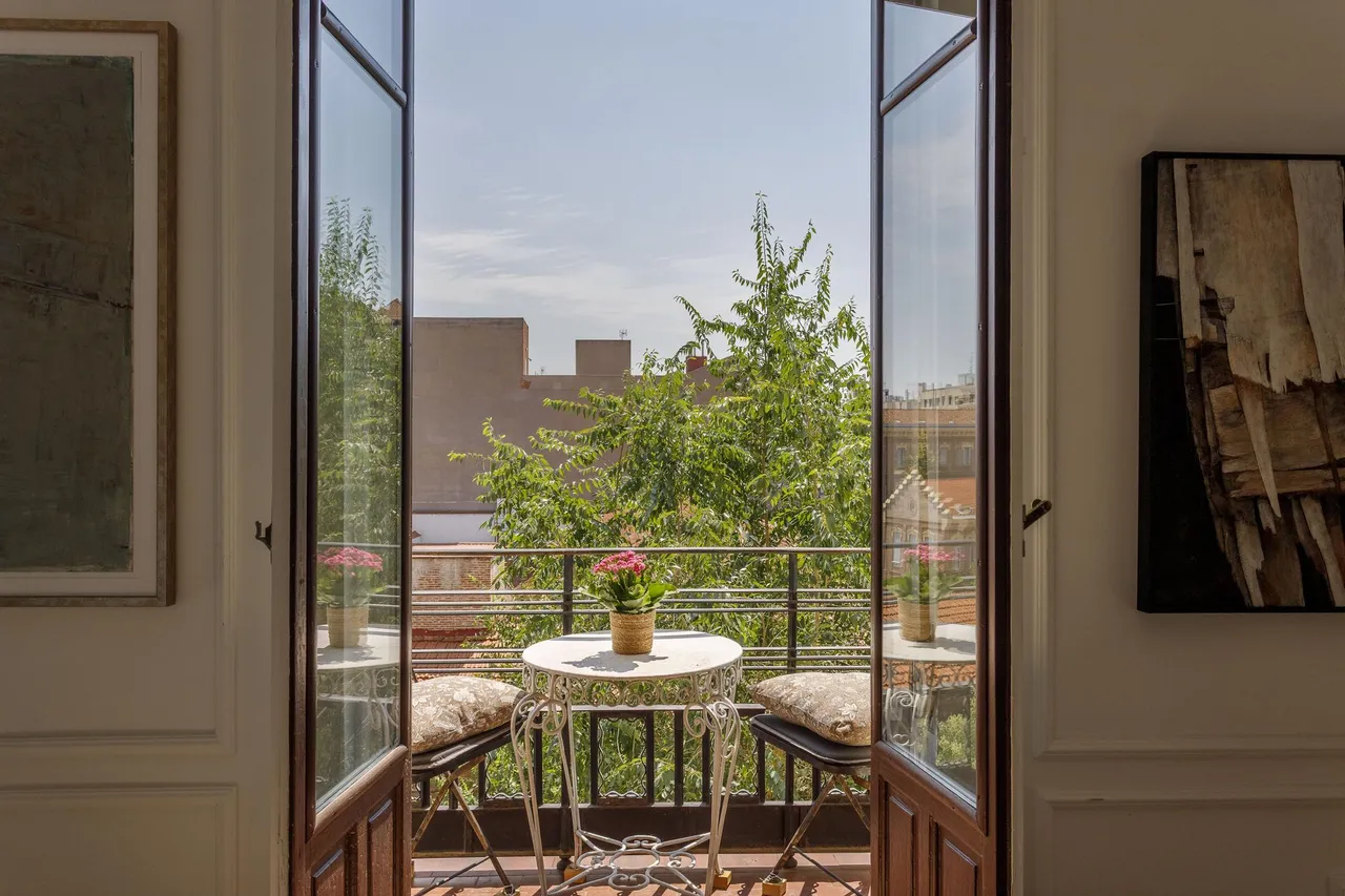 living - 110m² apartment for rent in Almagro, Madrid - gallery - 8