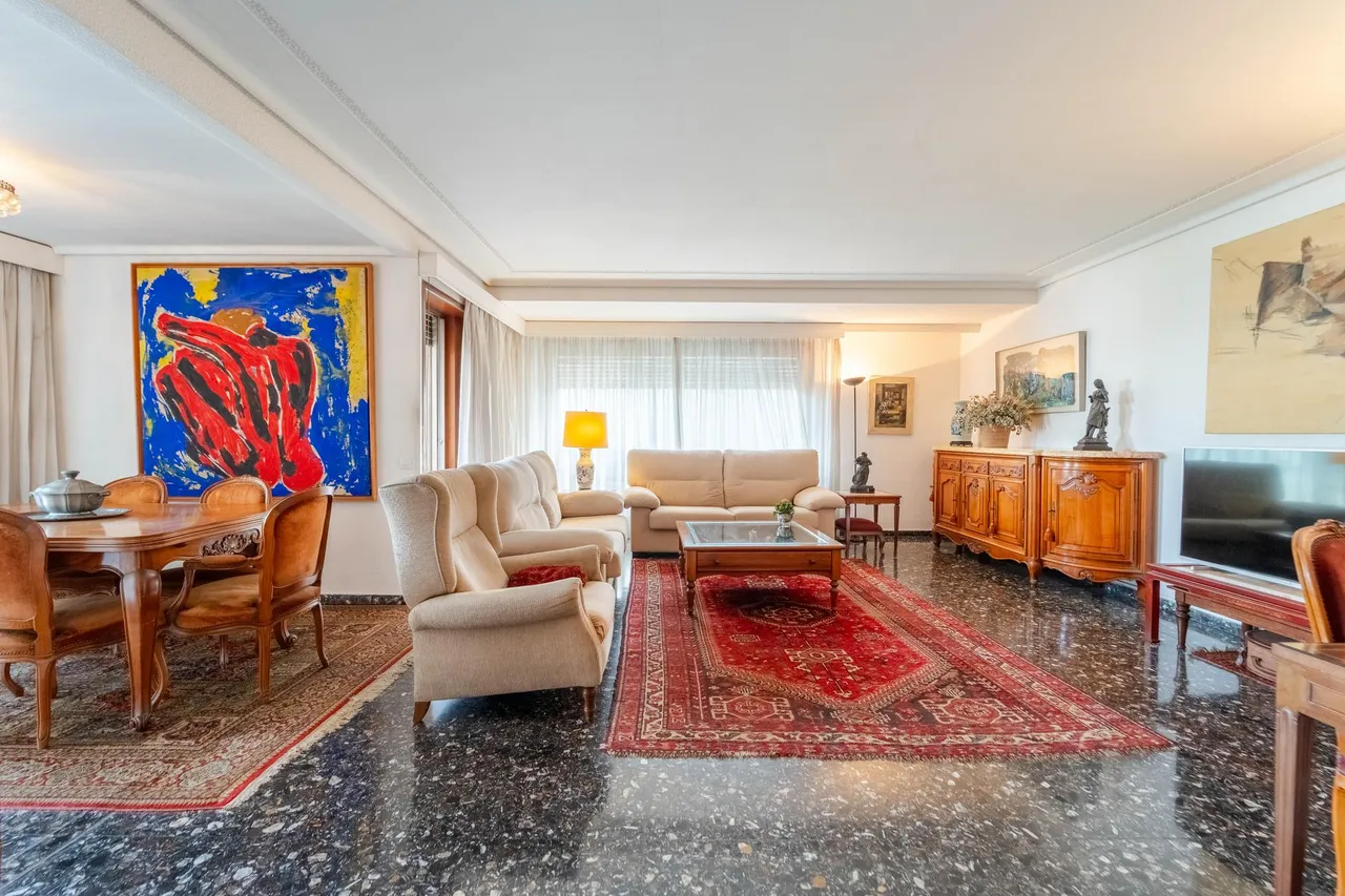 living - 168m² apartment with 9m² terrace for sale in Gran Vía - gallery - 3