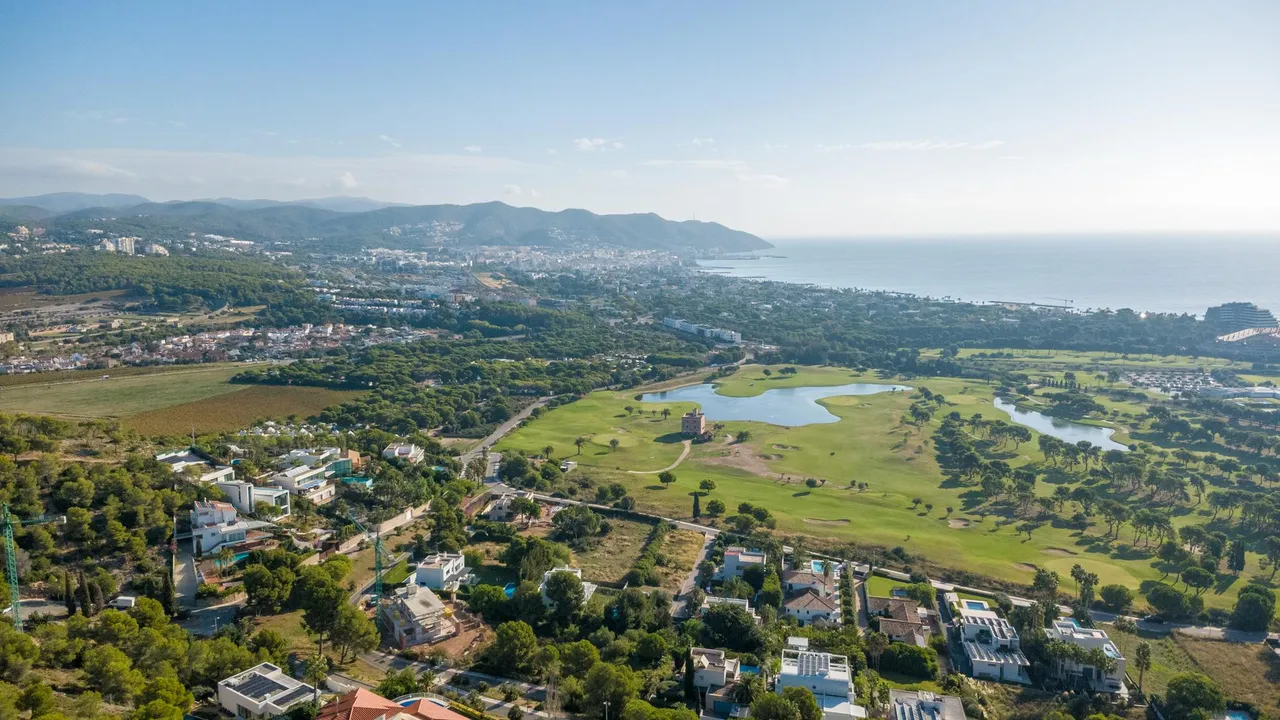 living - 1,219m² plot for sale in Terramar, Barcelona - gallery - 4
