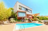 living - Gran casa familiar con jardín y piscina en venta en Sitges - gallery thumbnail - 2