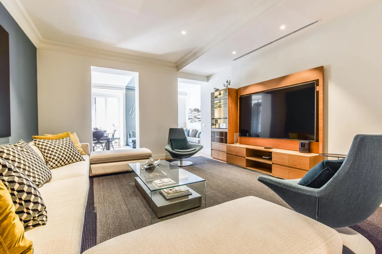 living - 220m² apartment for rent in Chueca - Justicia, Madrid - gallery - 3