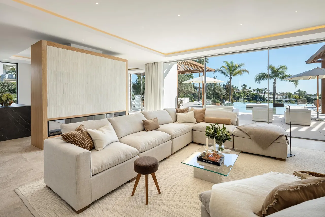 living - 820m² house / villa with 427m² terrace for sale in Nueva Andalucía - gallery - 3