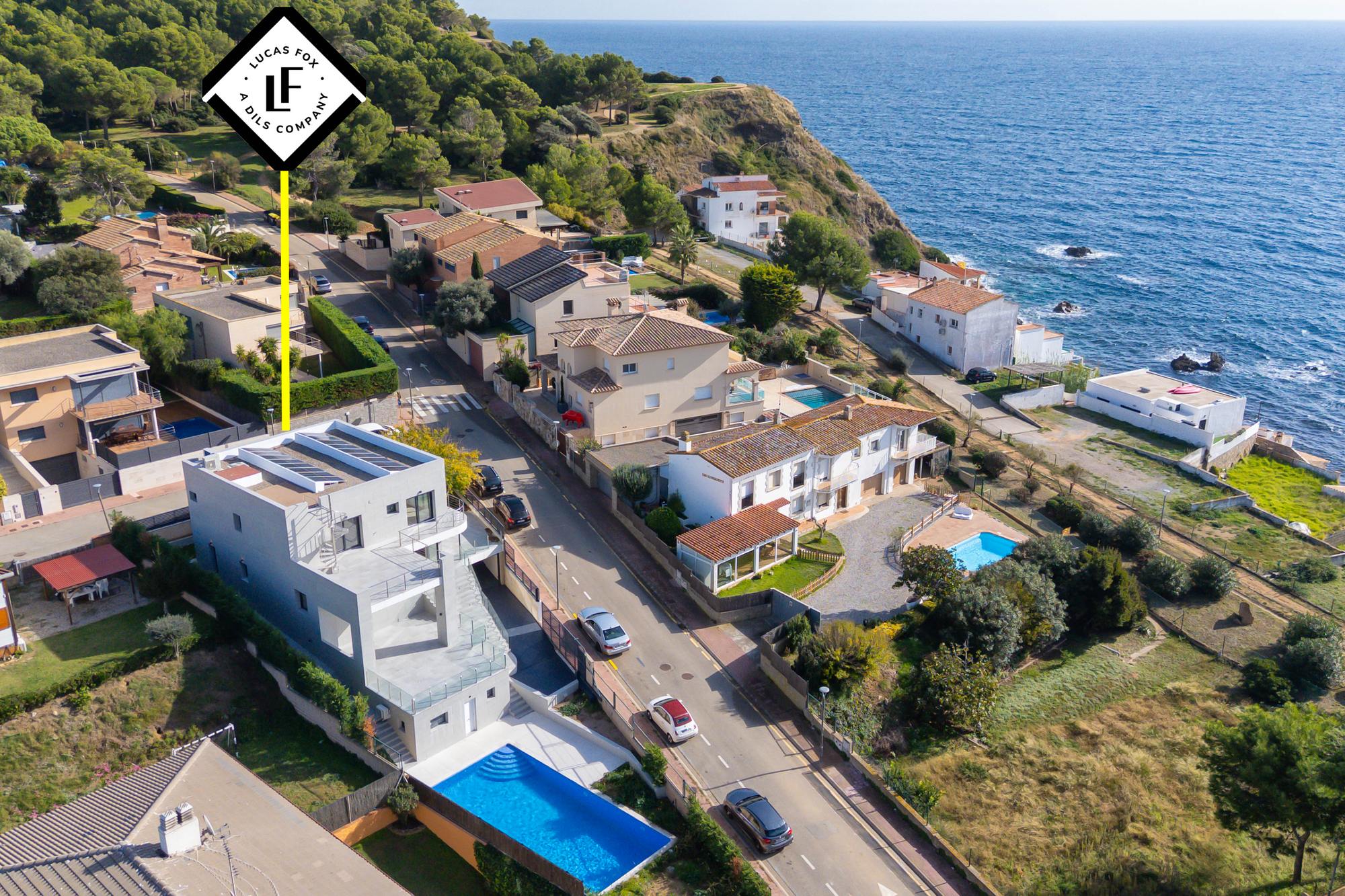 living - 537m² house / villa for sale in Palamós, Costa Brava - featured
