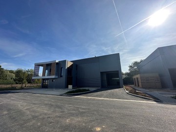 logistics - Light Industrial Premises / Offices For Rent - For Sale - featured
