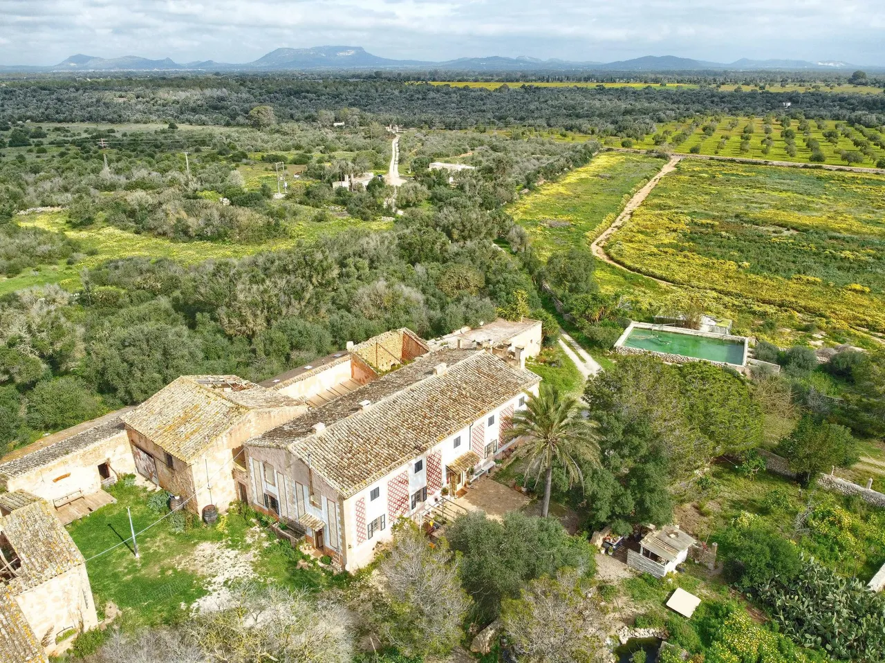 living - Casa rural de 1,767m² con 700m² de jardín en venta en Llucmajor - gallery - 2