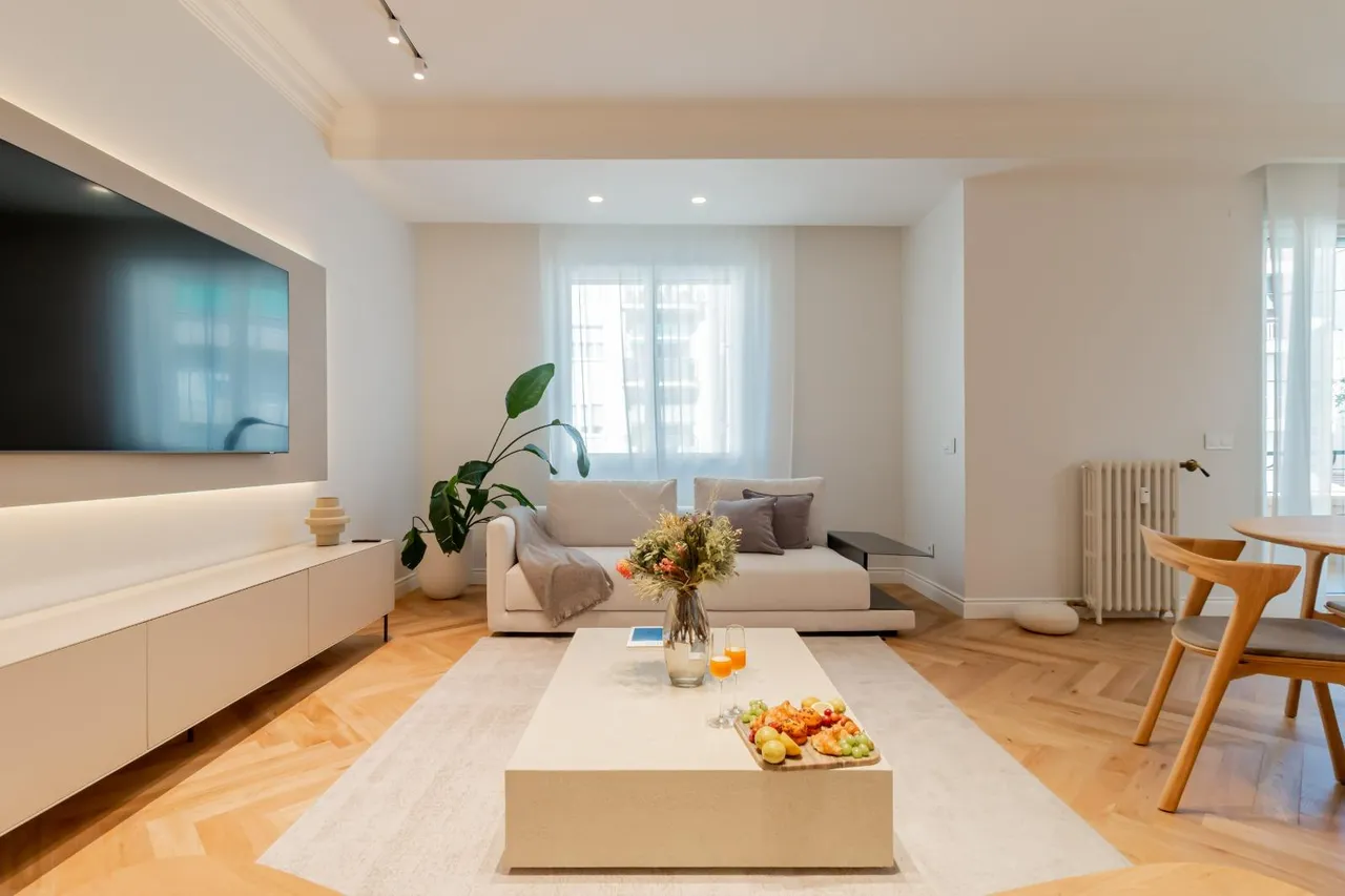 living - 113m² apartment for rent in Castellana, Madrid - gallery - 3