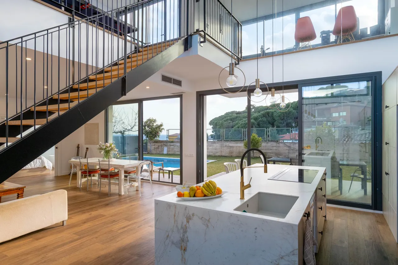 living - 382m² house / villa for sale in Premià de Dalt, Barcelona - gallery - 8