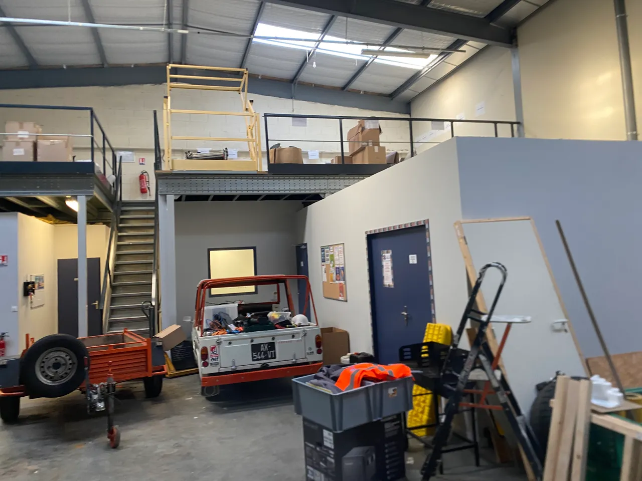 logistics - Light Industrial Premises / Offices For Rent - gallery - 3