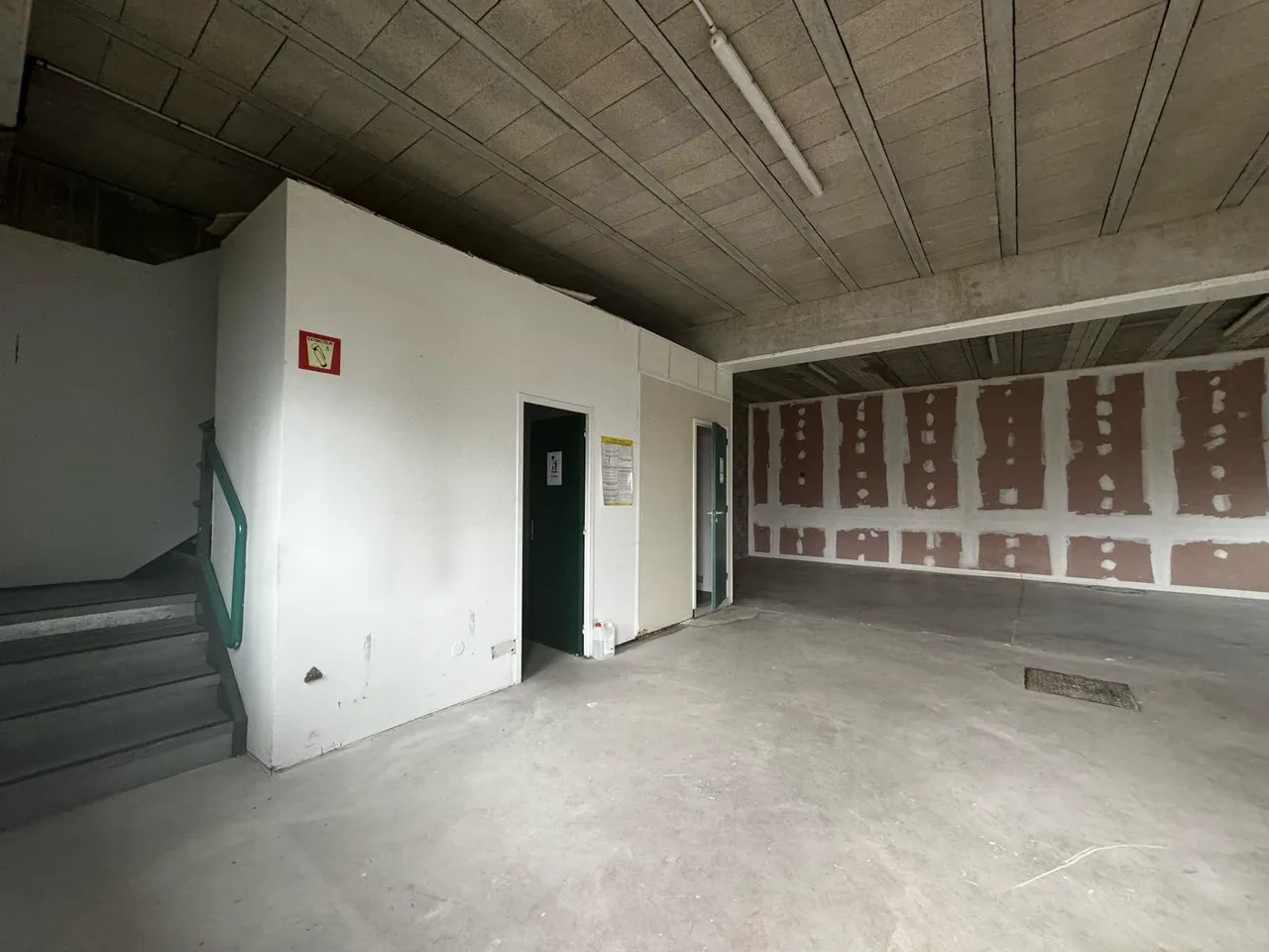 logistics - Light Industrial Premises / Offices For Rent - gallery - 10