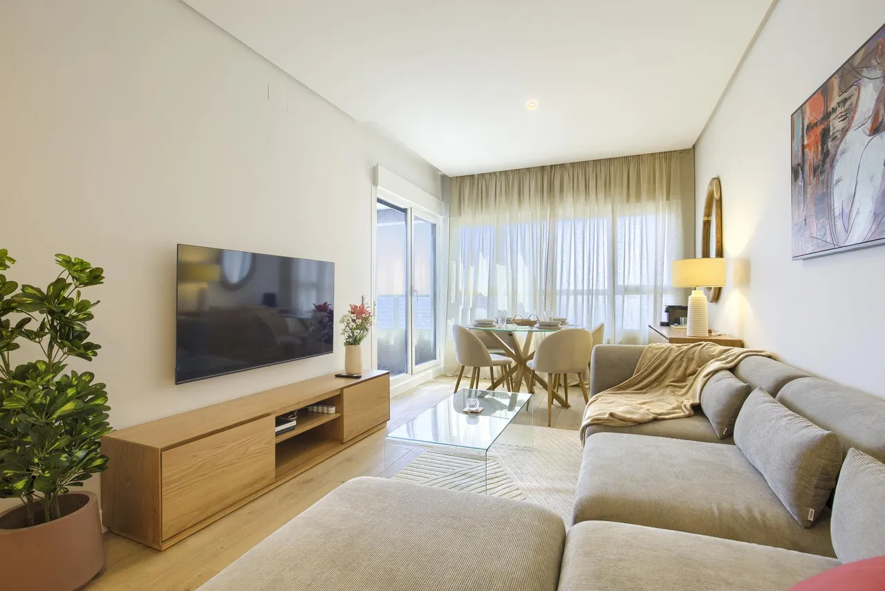 living - 60m² apartment for rent in Sanchinarro, Madrid - gallery - 2