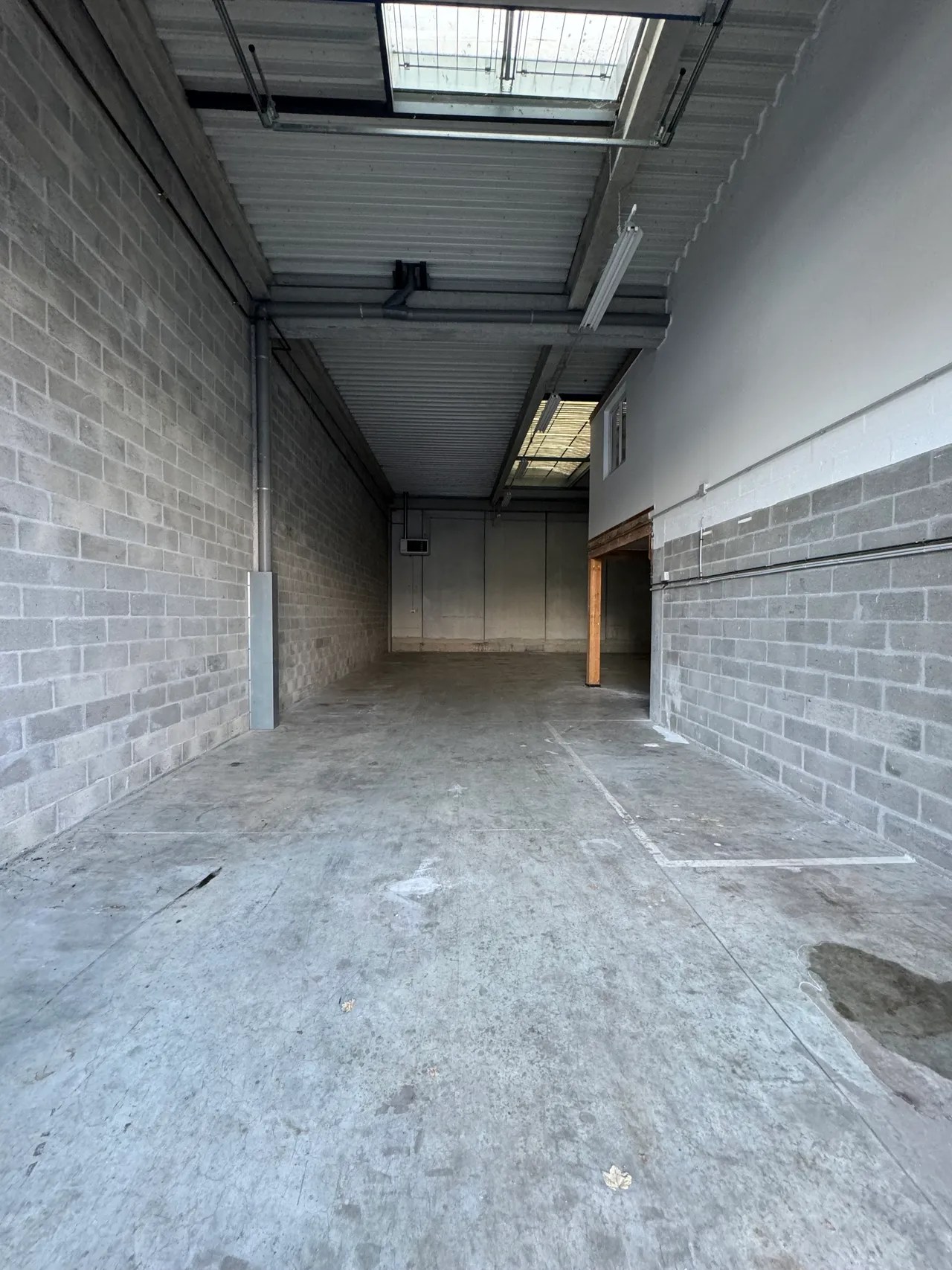 logistics - Light Industrial Premises / Offices For Rent - gallery - 3
